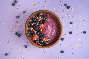 Vanilla-Blueberry Cake Smoothie Bowl
